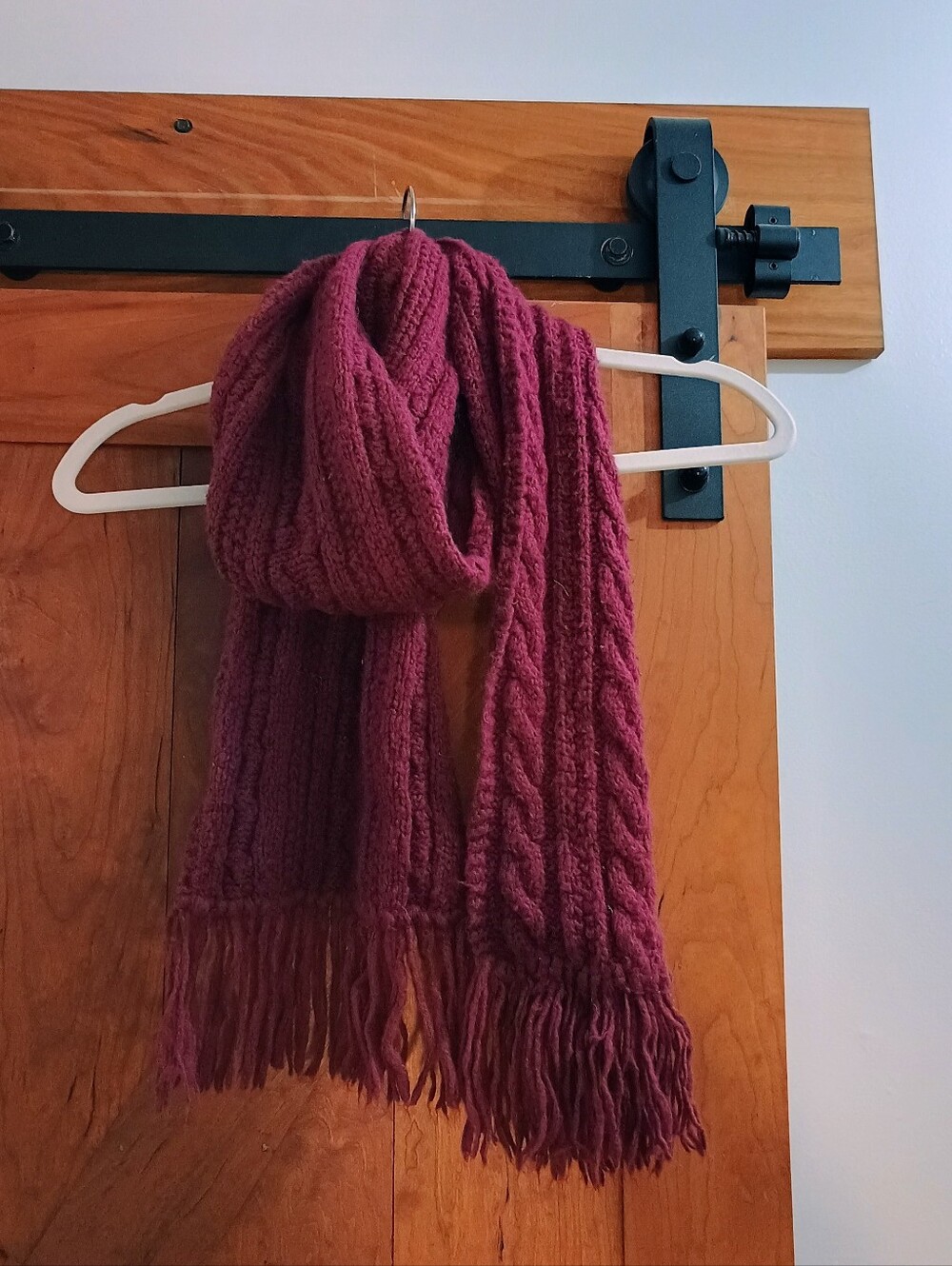 Pointelle cable-knit scarf finished with ample fringe tassels